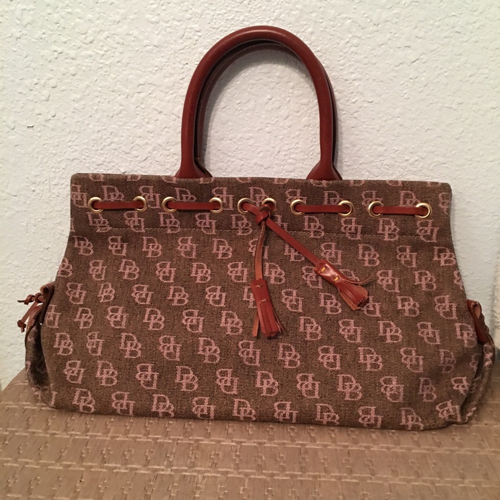 👜 NWOT VNG authentic Dooney and Bourke Purse. Never used.